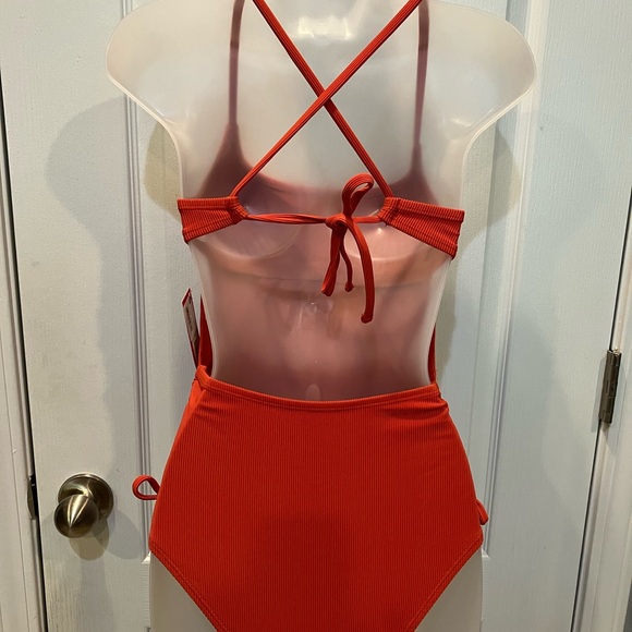 One piece swimsuit - Picture 2 of 7